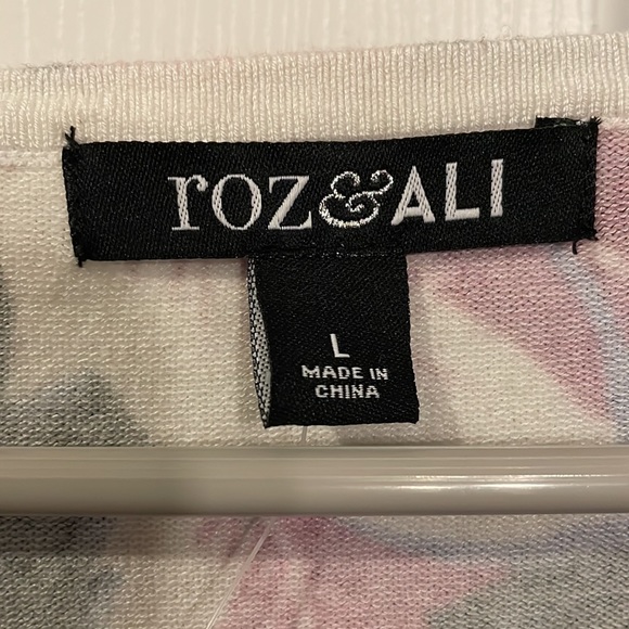 NWT Dress Barn Size Large Floral Short Sleeve Blouse - Picture 3 of 5